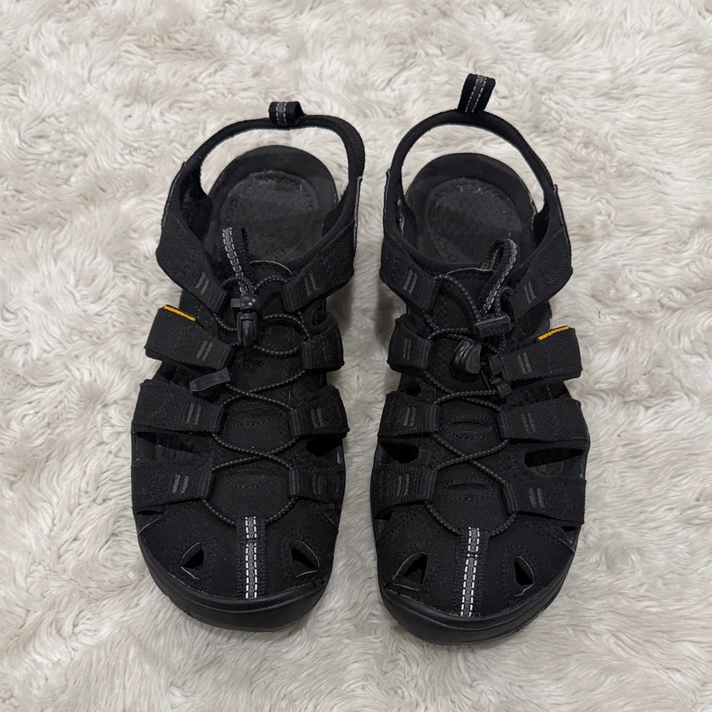 KEEN Clearwater CNX in black a lightweight water shoe Woman’s Size 8 - Picture 2 of 5